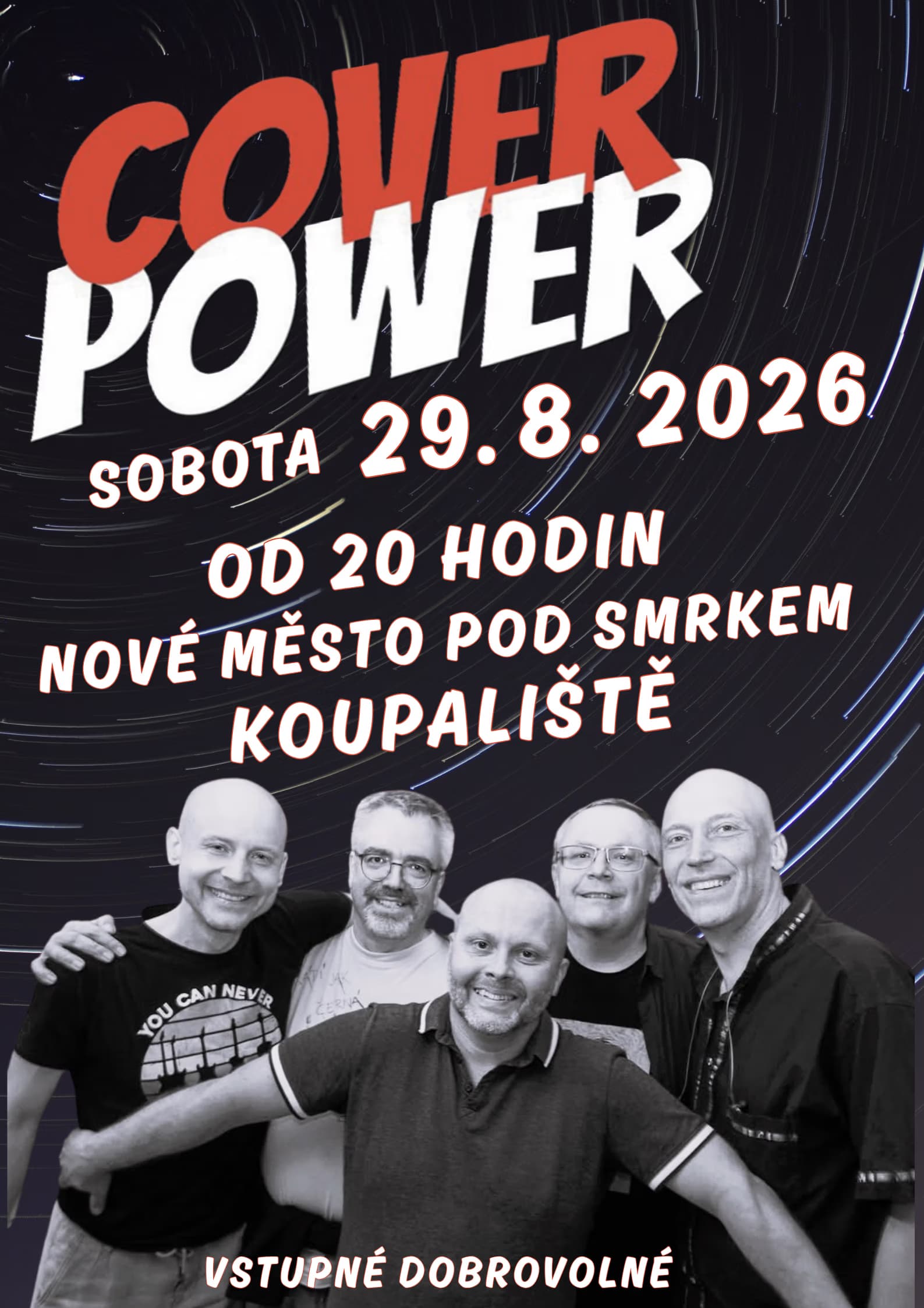 Pět usměvavých mužů pózuje společně na plakátu pozvánky na koncert kapely.