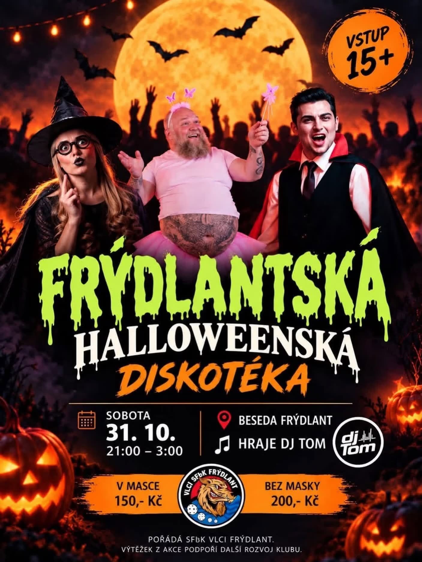Trzy osoby w kostiumach na Halloween stoją przed pełnią księżyca z sylwetkami nietoperzy i dużą dynią.