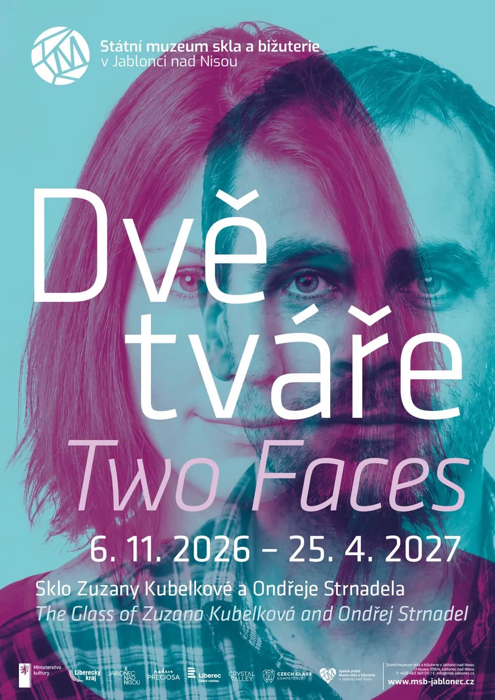Ausstellungsplakat mit dem Titel Zwei Gesichter zeigt ein Doppelbelichtungsporträt auf türkisfarbenem Grund.