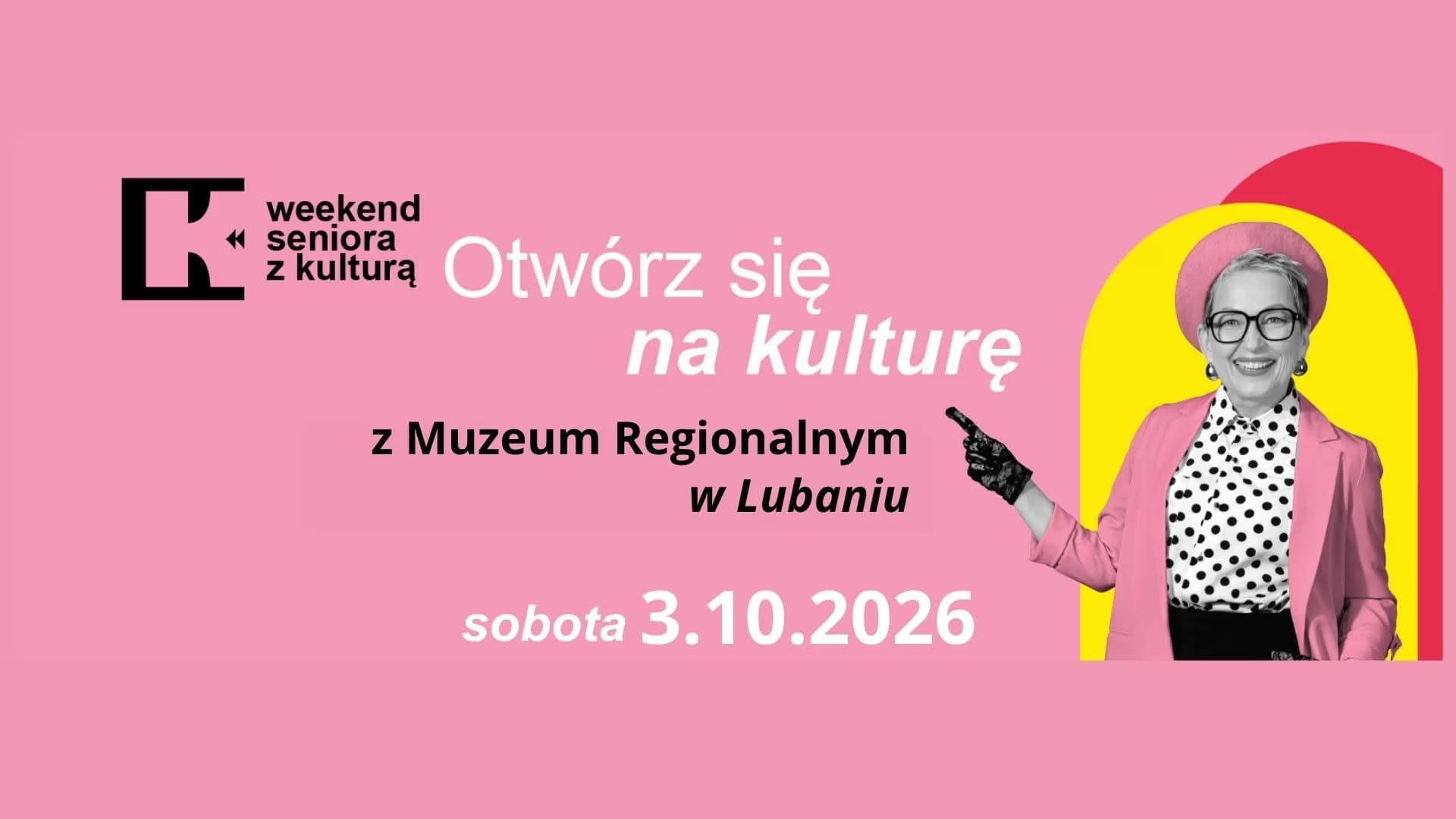 Różowy plakat z ilustracją starszej pani i tekstem o weekendzie seniora w muzeum regionalnym.
