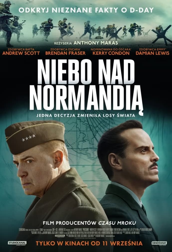 Plakat filmowy przedstawia dwóch mężczyzn na tle żołnierzy z czasów drugiej wojny światowej na plaży.