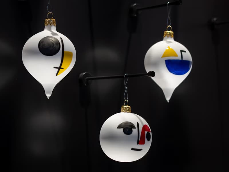 INTERNATIONAL SYMPOSIUM OF GLASS CHRISTMAS ORNAMENTS
