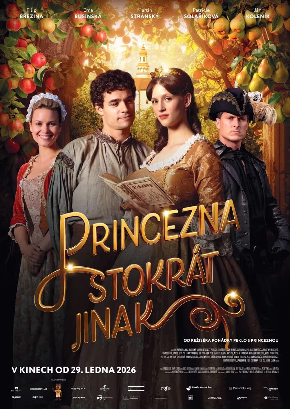 Czworo aktorów w strojach z epoki stoi w sadzie na plakacie filmowym.