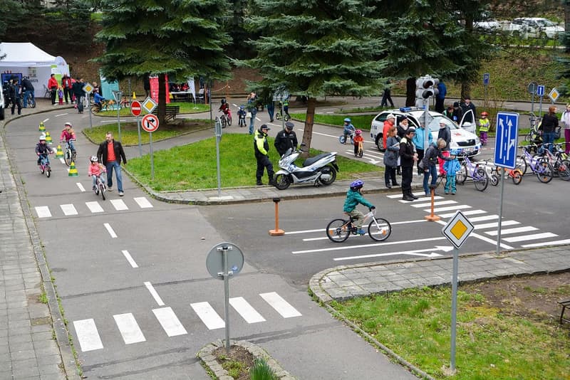 Sobota na dziecięcym miasteczku ruchu drogowego