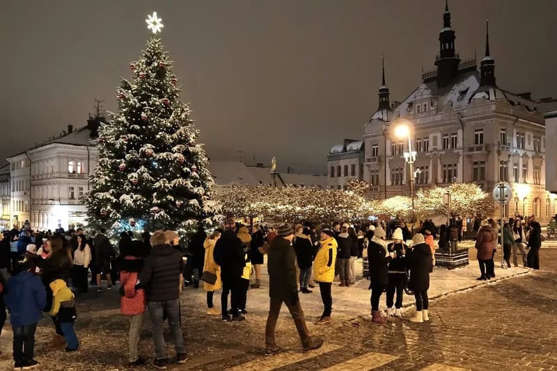 Christmas tree lighting
