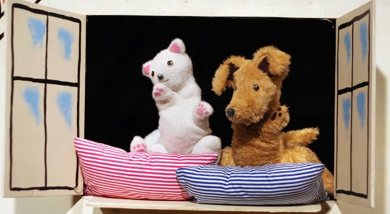 Divadlo PUK: ABOUT A DOG AND A CAT