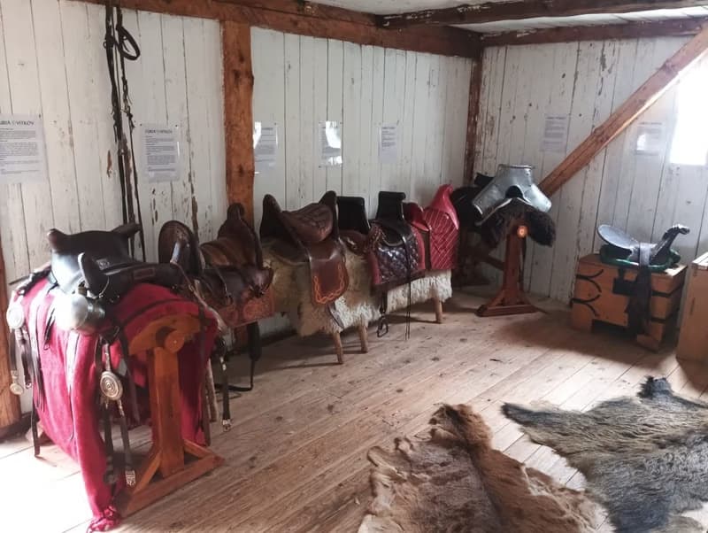 Výstava replik historických sedel